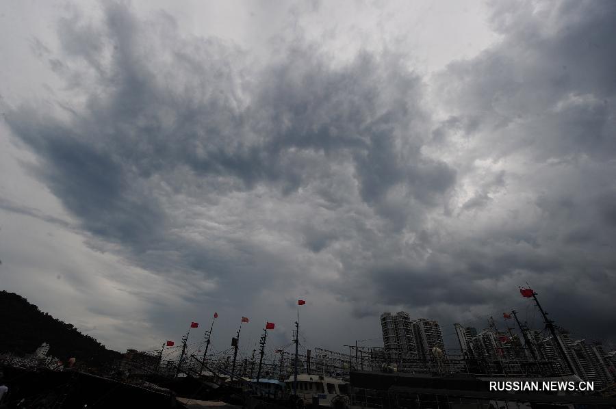 В Китае объявлен 'синий' уровень предупреждения в связи с приближением тайфуна 'Миринаэ'