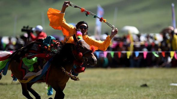 Народный спортивный праздник в степях провинции Цинхай