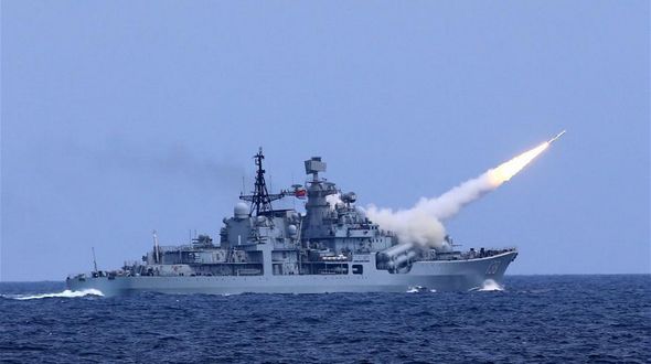 ВМС НОАК провели военные учения с боевыми стрельбами в Восточно-Китайском море