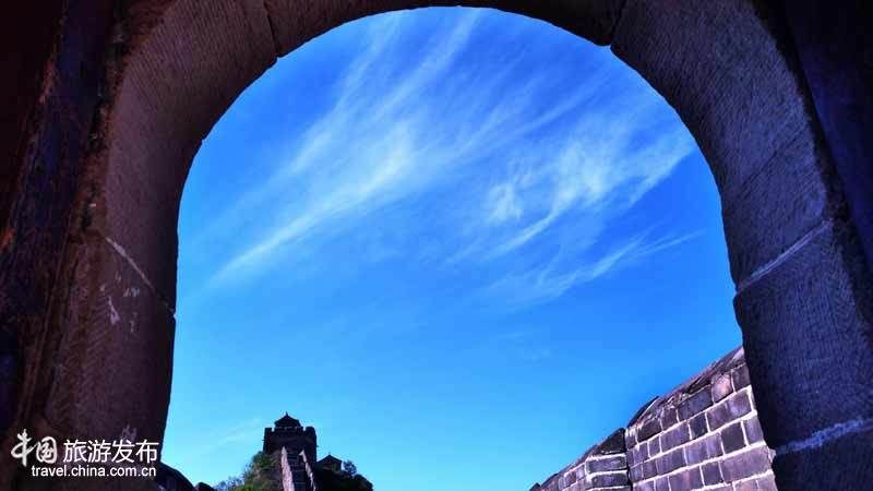 Летняя красота на участке Великой китайской стены Цзиньшаньлин