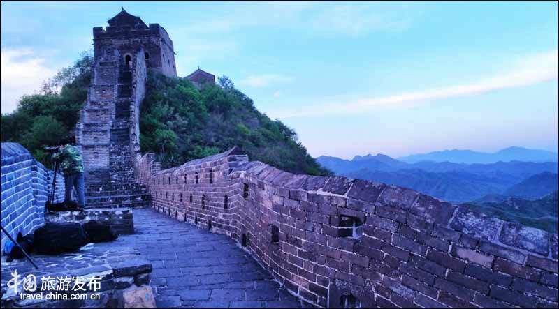 Летняя красота на участке Великой китайской стены Цзиньшаньлин