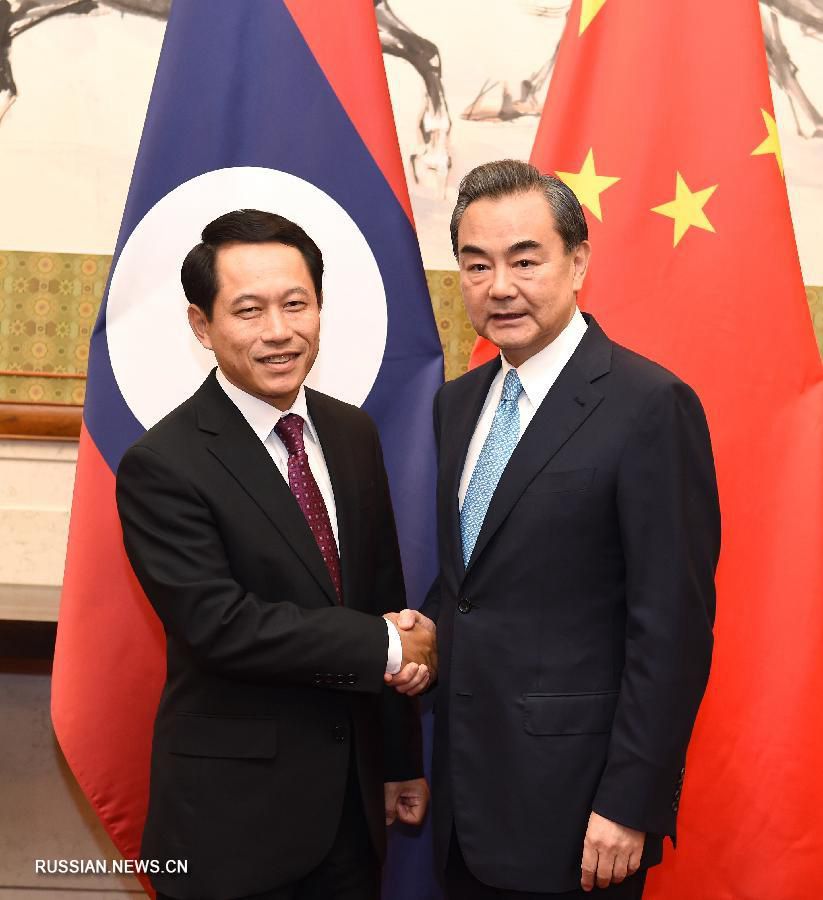 Ван И провел переговоры с министром иностранных дел Лаоса