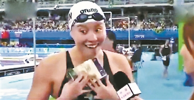 Бронзовый призер Олимпийских игр в Рио-де-Жанейро -- китайская пловчиха Фу Юаньхуэй прославилась в интернете и стала героем многочисленных мемов благодаря своей поразительной эмоциональности и юмору.