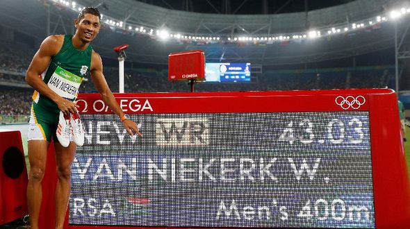 Вайд ван Никерк из ЮАР установил мировой рекорд и взял 'золото' в беге на 400 м