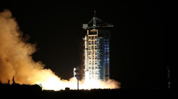 Китай успешно запустил первый в мире спутник для квантовых научных экспериментов 'Мо-цзы'