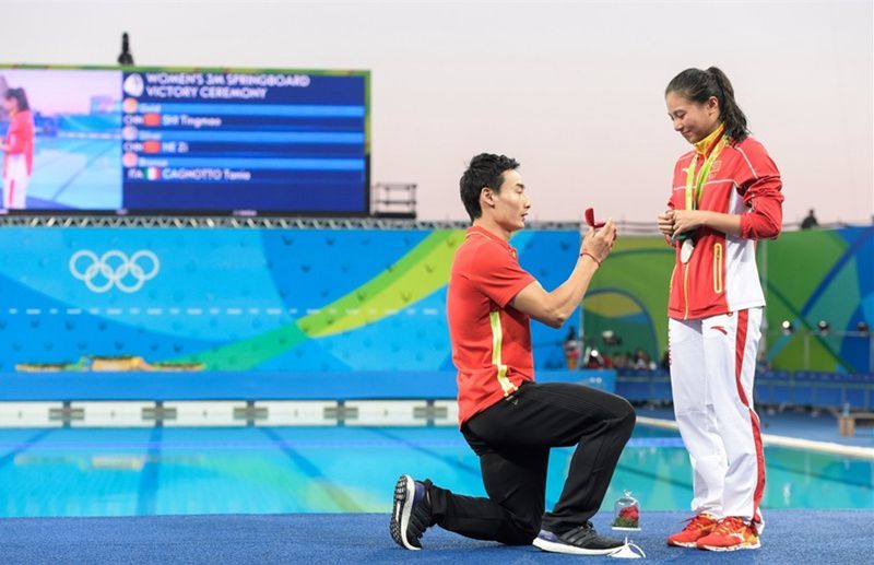 Спортсмен из КНР Цинь Кай сделал предложение своей возлюбленной Хэ Цзы