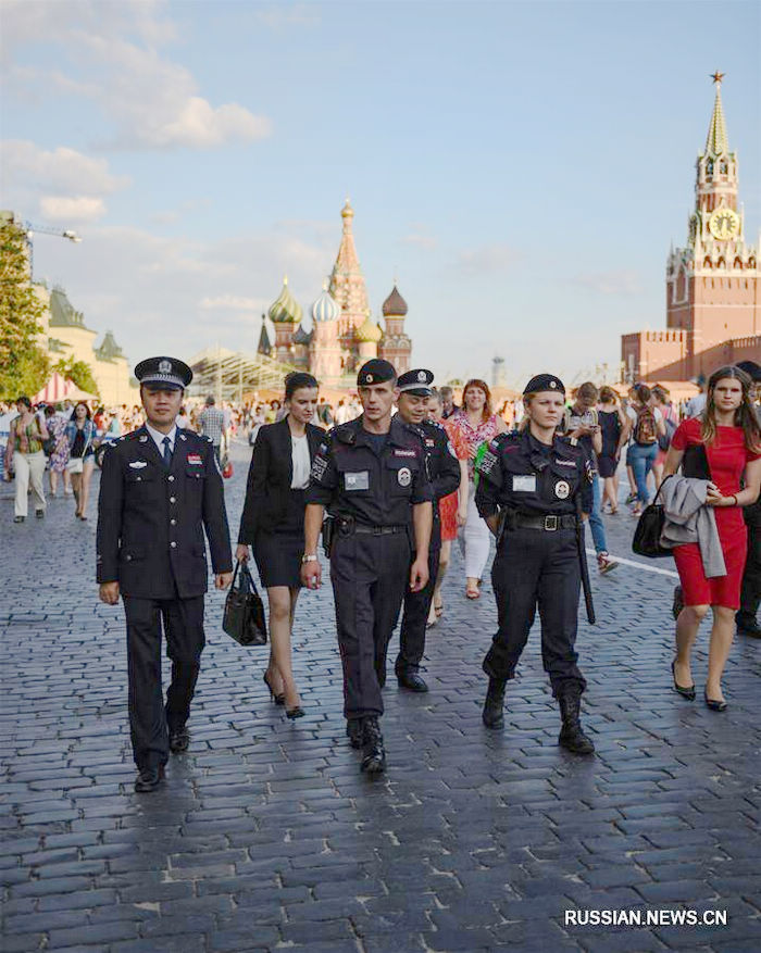 Туристические полицейские Китая и России вместе проинспектировали Красную площадь