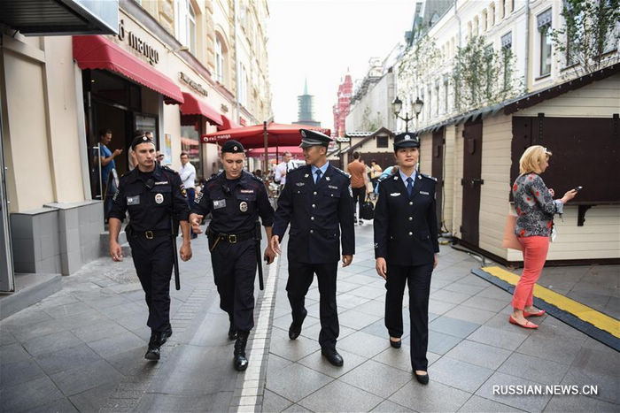 Туристические полицейские Китая и России вместе проинспектировали Красную площадь