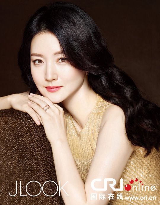  Изящная южнокорейская актриса Ли Ён Э