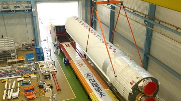 Самая мощная китайская ракета-носитель 'Чанчжэн-5' отправилась по морю к месту будущего запуска