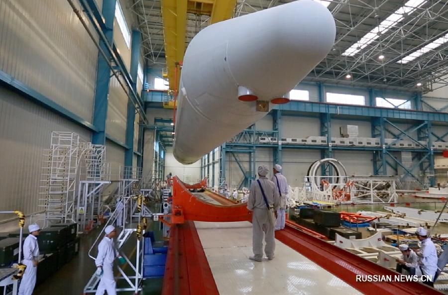 Самая мощная китайская ракета-носитель 'Чанчжэн-5' отправилась по морю к месту будущего запуска