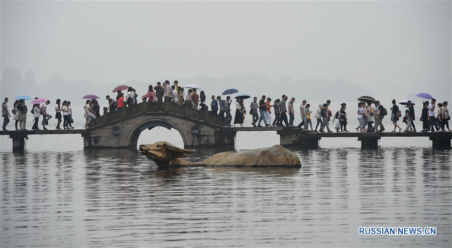 Мост является культурным символом города Ханчжоу /провинция Чжэцзян, Восточный Китай/. Это символ гармоничного сочетания древней простоты с современным многообразием, символ открытости всему новому. 
