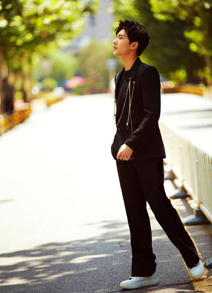 Национальный парень – Ян Ян в фото с винтажным стилем