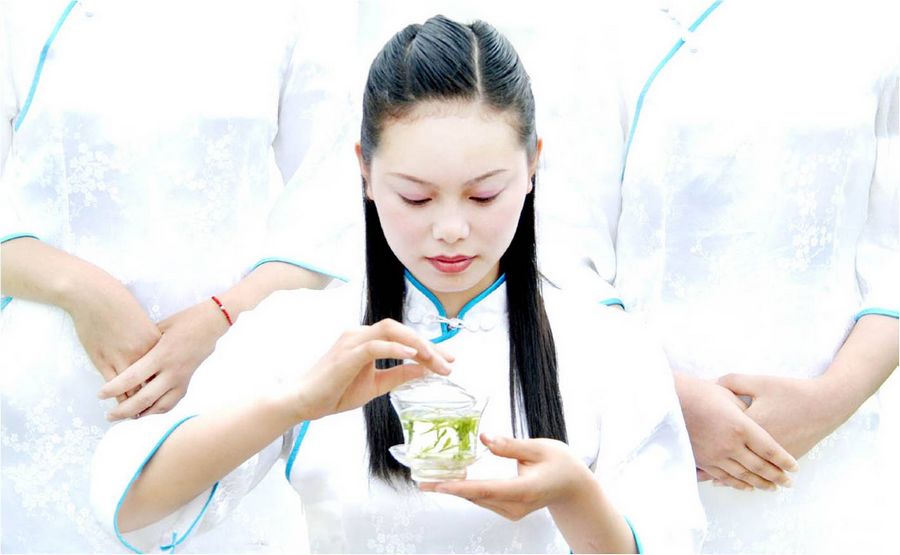 Ханчжоу был удостоен почетного звания «Чайной столицы Китая» во время Международного культурного ЭКСПО на озере Сиху, которое состоялось в апреле 2005 года в Ханчжоу.