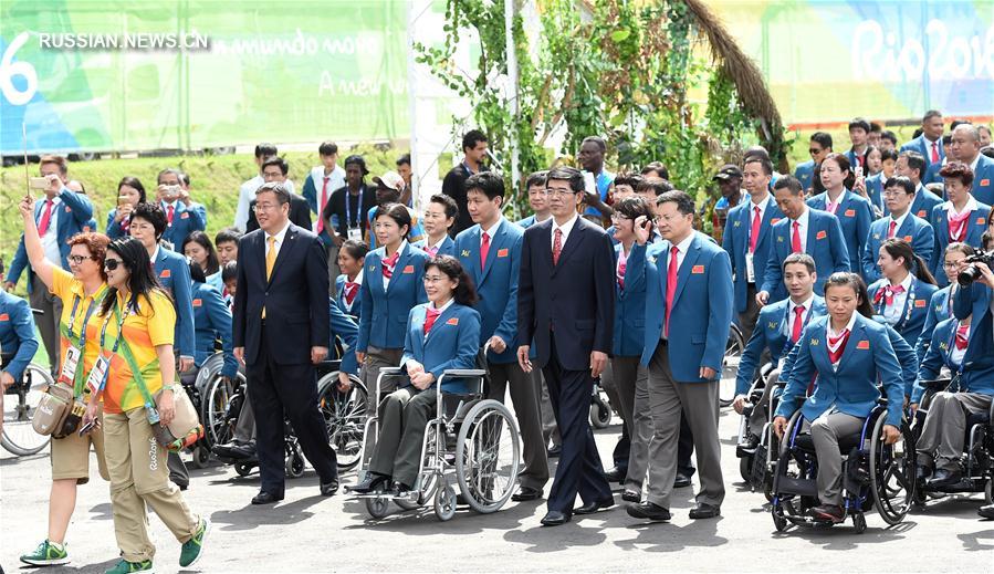 Китайская спортивная делегация, принимающая участие в Паралимпийских играх 2016 года в Рио-де-Жанейро, вчера в паралимпийской деревне провела церемонию поднятия государственного флага КНР.