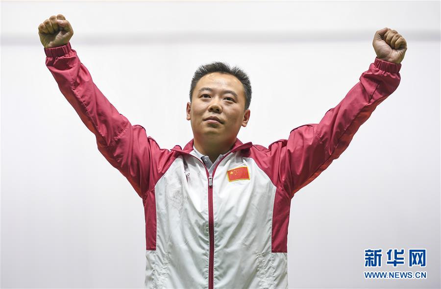 8 сентября, в финале соревнований по стрельбе из пневматической винтовки с 10 метров среди мужчин на Паралимпиаде 2016 года в Рио китайский спортсмен Дун Чао завоевал «золото» с результатом 205.8 очка.