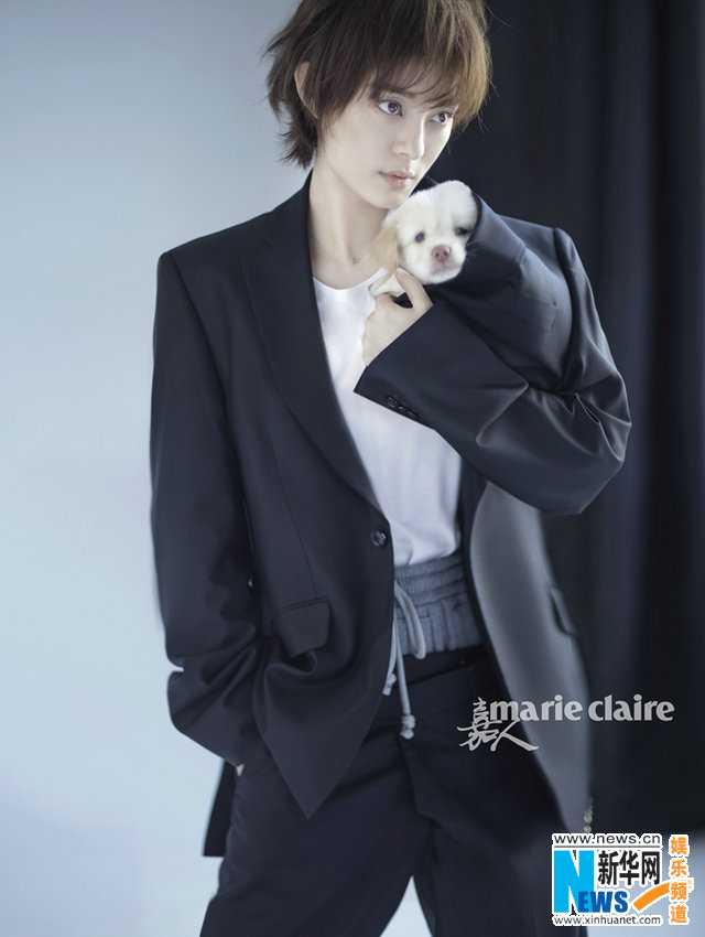 Сунь Ли снялась в модной фотосессии с бродячими щенками
