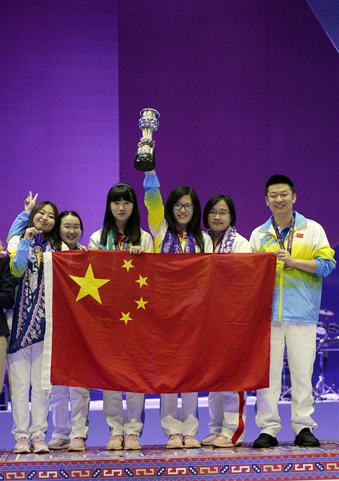 Женская сборная КНР по шахматам завоевала золотые медали на завершившейся здесь 42-й Всемирной шахматной Олимпиаде.