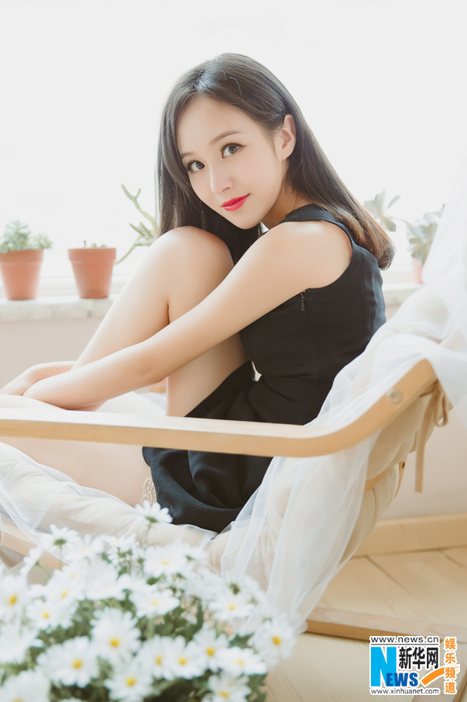 Восходящая актриса Фэн Чжимо