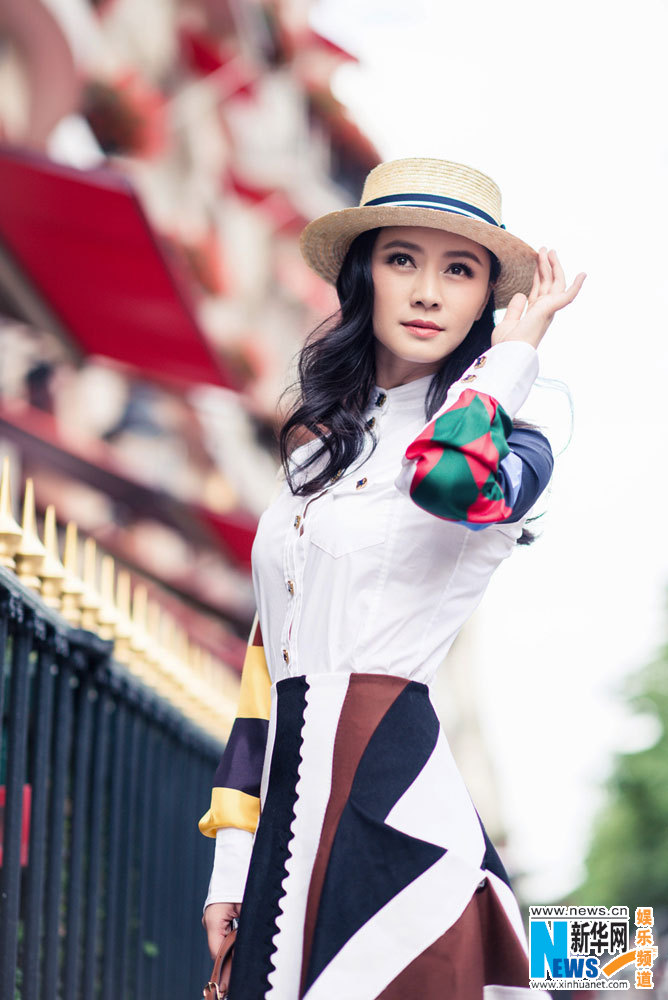 Романтическая фотосессия актрисы Тянь Хайжун в Париже