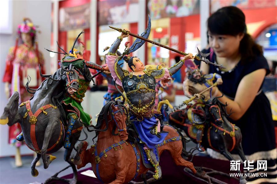 На 4-м ЭКСПО нематериального культурного наследия Китая всевозможные произведения искусства привлекали внимание множества посетителей