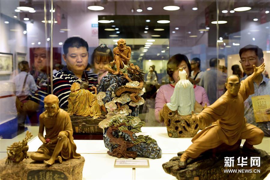 На 4-м ЭКСПО нематериального культурного наследия Китая всевозможные произведения искусства привлекали внимание множества посетителей