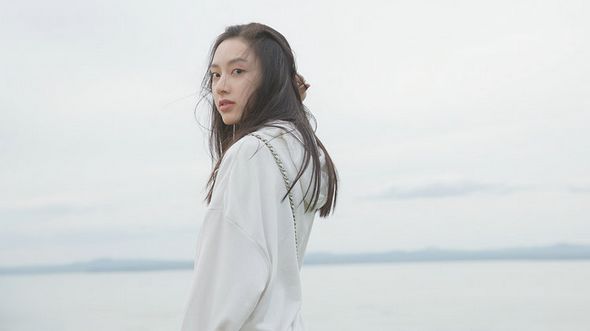 Новые фото актрисы Сунь Цзялин на лоне природы