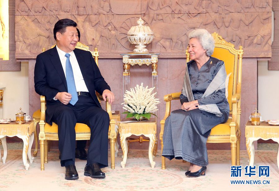 Си Цзиньпин посетил королеву-мать Камбоджи
