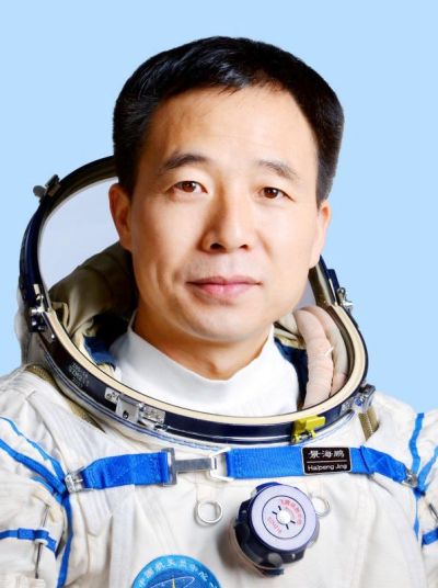 Цзин Хайпэн и Чэнь Дун установят рекорд по продолжительности пребывания китайских космонавтов в космосе