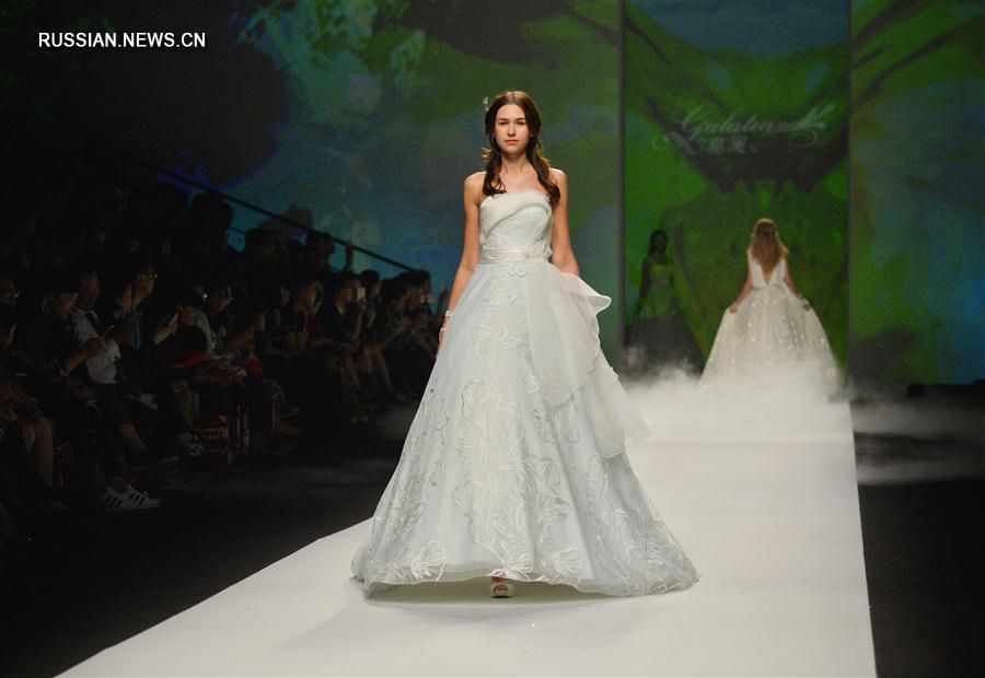 Показ коллекции свадебных нарядов Galatea на Шанхайской неделе моды