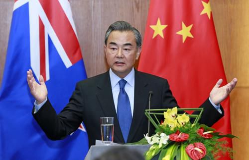 Китай раскрывает народу Филиппин объятья дружбы и сотрудничества -- глава МИД КНР Ван И