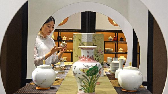 В китайском Цзиндэчжэне стартовала международная ярмарка керамики и фарфора-2016