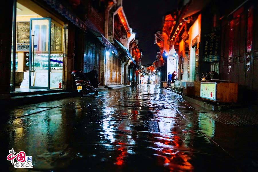 Тишина древней улицы Туньси, расположенной у подножия гор Хуаншань