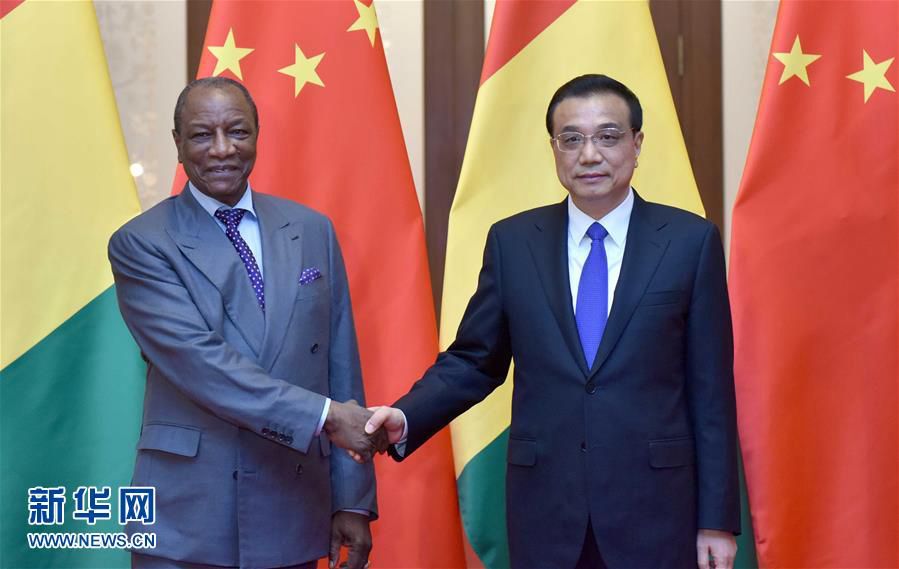 Ли Кэцян встретился с президентом Гвинеи Альфа Конде