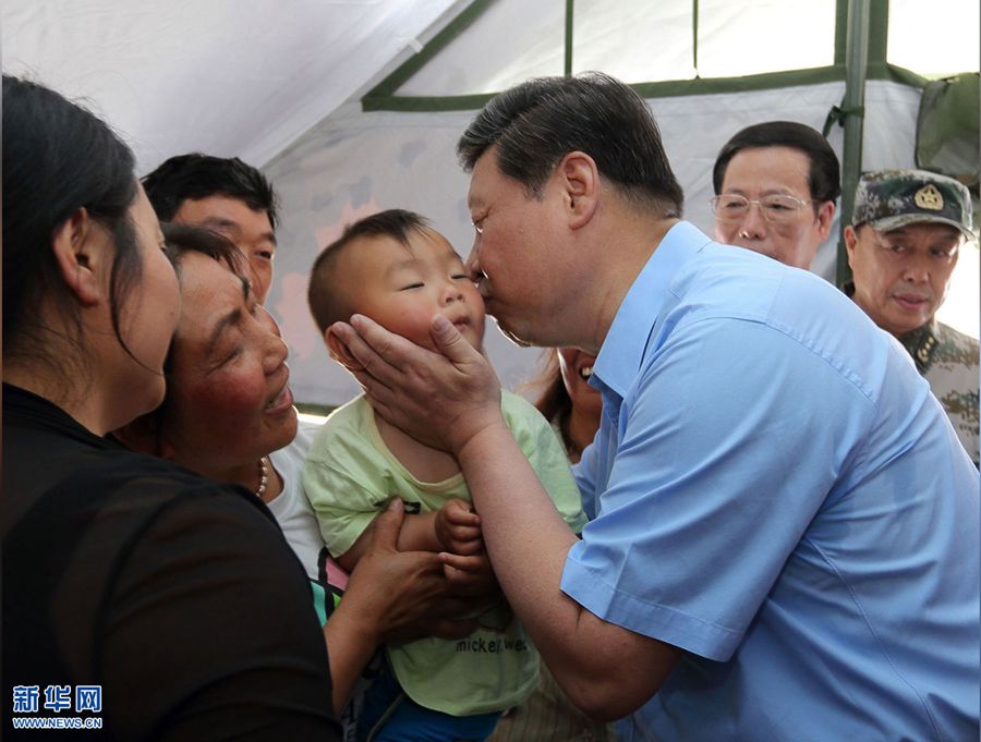 Незабываемые мгновения: Си Цзиньпин вместе с детьми 