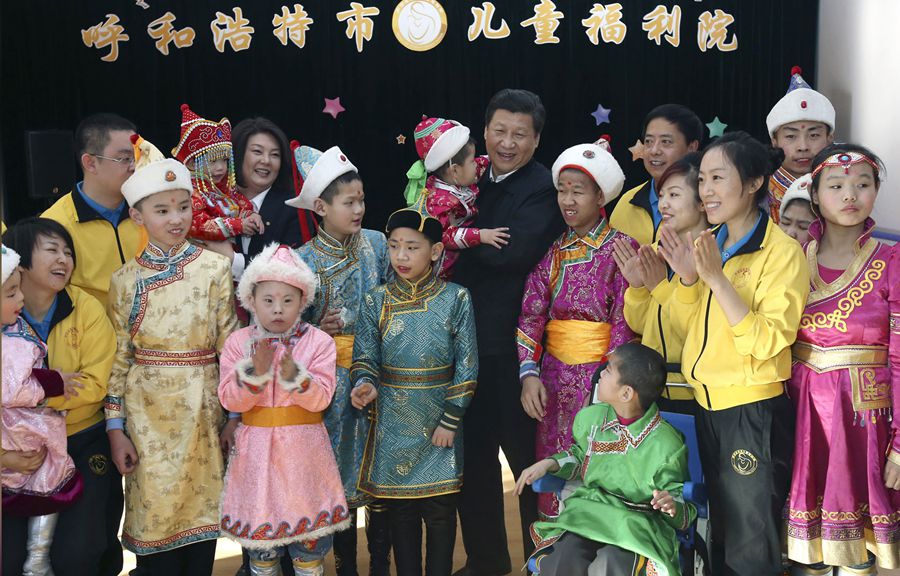 Незабываемые мгновения: Си Цзиньпин вместе с детьми 