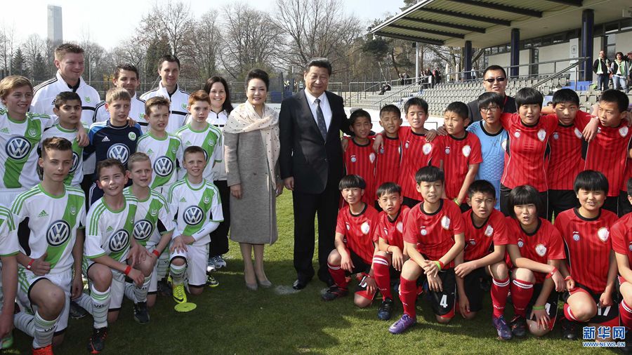 Незабываемые мгновения: Си Цзиньпин вместе с детьми 