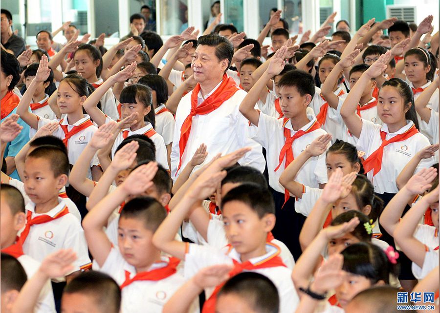 Незабываемые мгновения: Си Цзиньпин вместе с детьми 