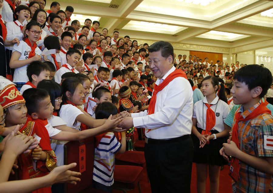 Незабываемые мгновения: Си Цзиньпин вместе с детьми 