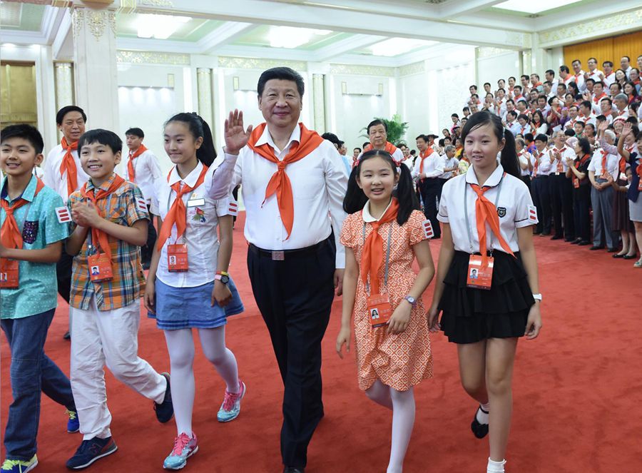 Незабываемые мгновения: Си Цзиньпин вместе с детьми 