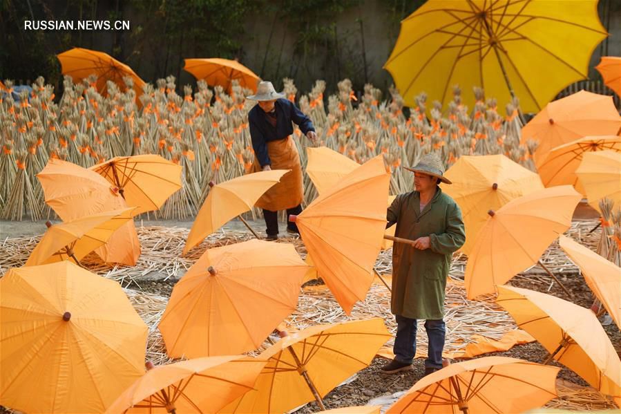 Зонтики из уезда Цзинсянь -- узнаваемый образ Китая