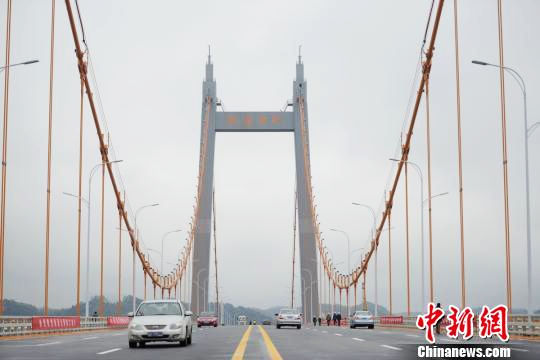 Новый автомобильный мост в провинции Хунань