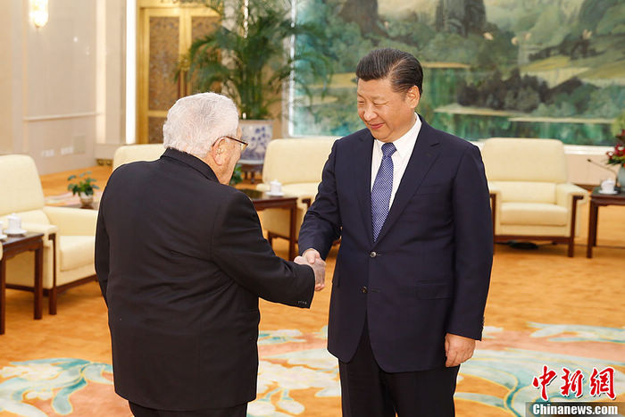 Си Цзиньпин встретился с экс-госсекретарем США Генри Киссинджером
