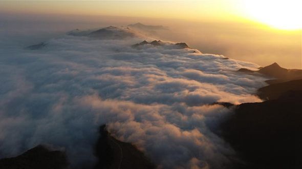 Море облаков над горами в Сычуани