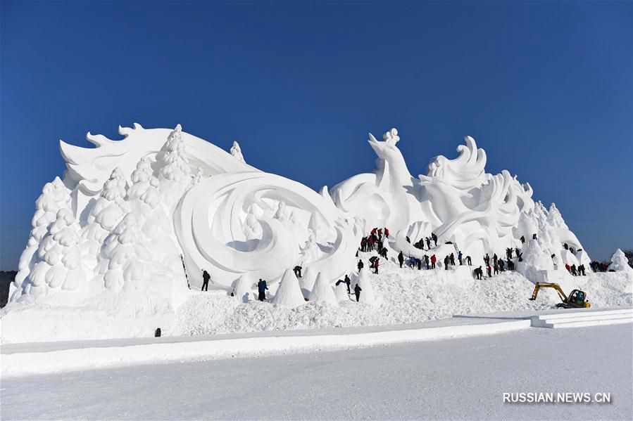 В Чанчуне открылся парк снежных скульптур 'Мир снега Цзинъюэ'