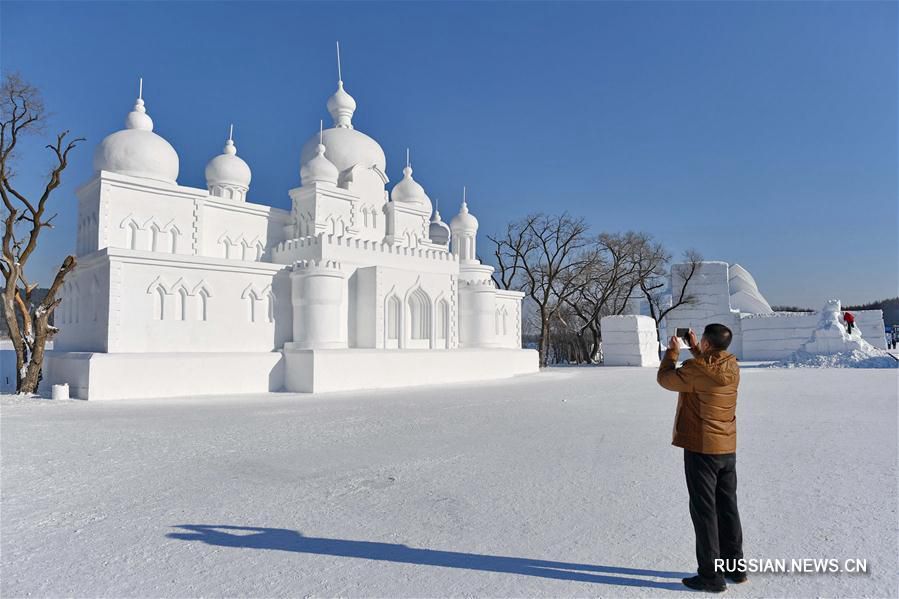В Чанчуне открылся парк снежных скульптур 'Мир снега Цзинъюэ'