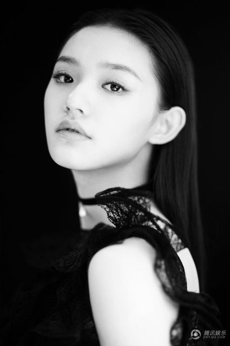 Восходящая кинозвезда Линь Юнь в черно-белых фото