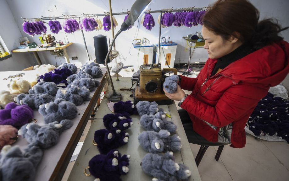 Уезд Цзаоцян провинции Хэбэй: изготовление меховых украшений выходит на большой рынок