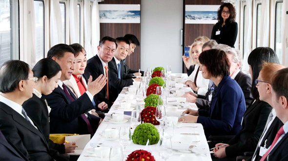 Си Цзиньпин и президент Швейцарии встретились за чаем