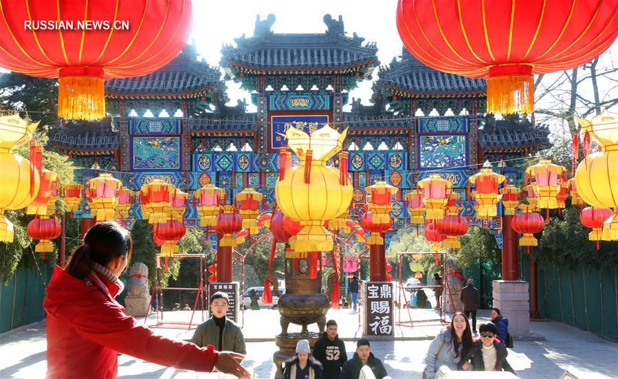 Древний храм Хунло в пригороде Пекина готовится к встрече праздника Весны